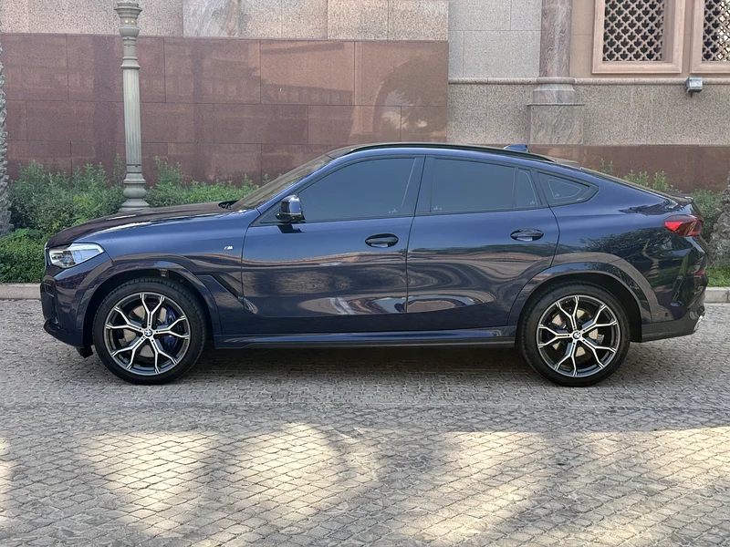 بي إم دبليو X6 40i 2023 فاخرة مع حزمة إم، ضمان بي إم دبليو وخدمة63229645329411112