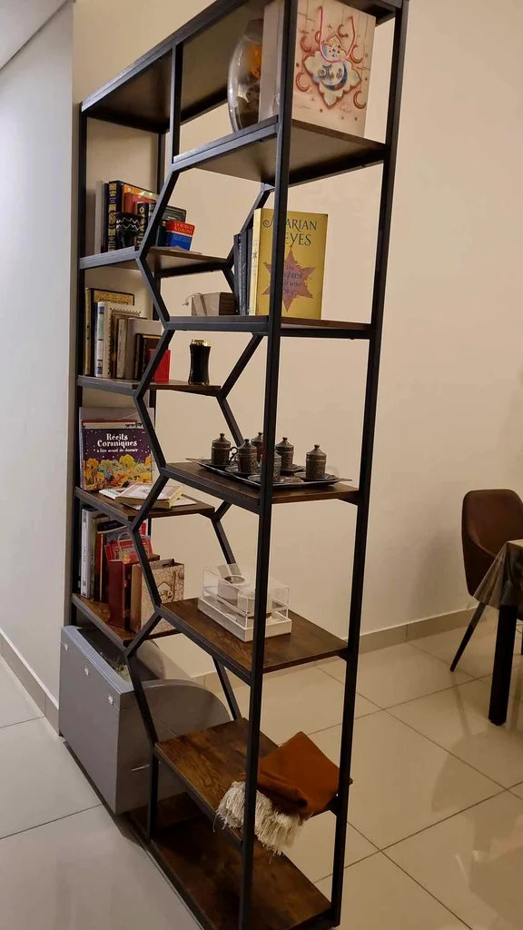 رف الكتب63219344638722112