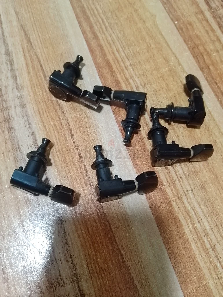 رؤوس ضبط 6R في خط (من غيتار سلسلة Ibanez RG)63227276814979112