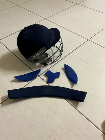 Lightweight SHREY Cricket Helmet for Sale - Excellent  Condition!