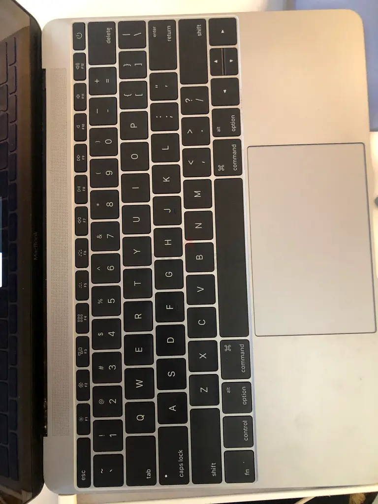 Sleek Apple MacBook Laptop - Perfect for Work  Play63255535210881118