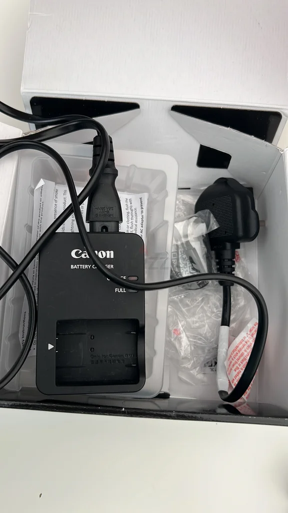 Canon G7X Mark 2 only used once with Battery Charger - with Essential Accessory for Your Camera!62931664287234112