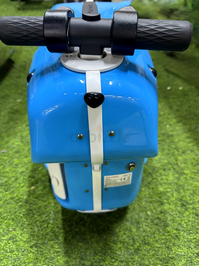 Airwheel SQ3 Kids Electric Luggage - Blue | 15L Compact Travel Luggage, Motorized Electric Luggage S63233643534339114
