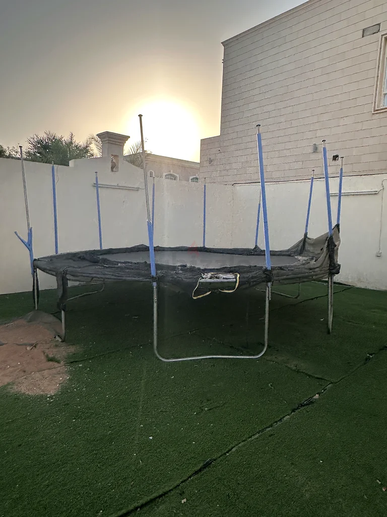 The biggest size of trampoline  نطاطية حجم كبير632426911568651111