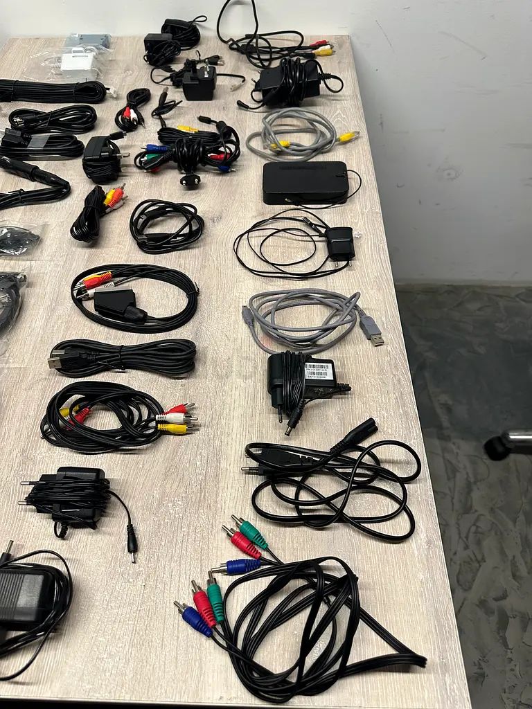 Assorted Electronic Cables  Accessories for Sale !63260217265153116