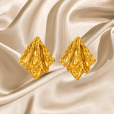 Flash sale only 2 days from 160 to 120 Woow rocking rock earring  18K Elegant Gold plated