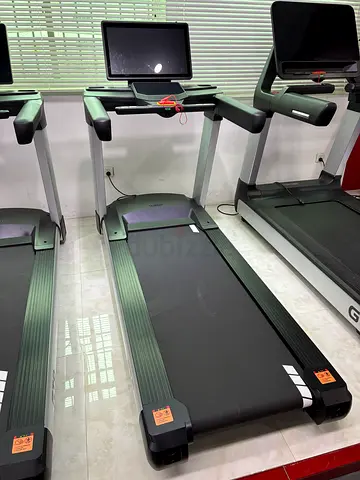 SMART Treadmill Touchscreen Smartphone Pair NEW like technogym