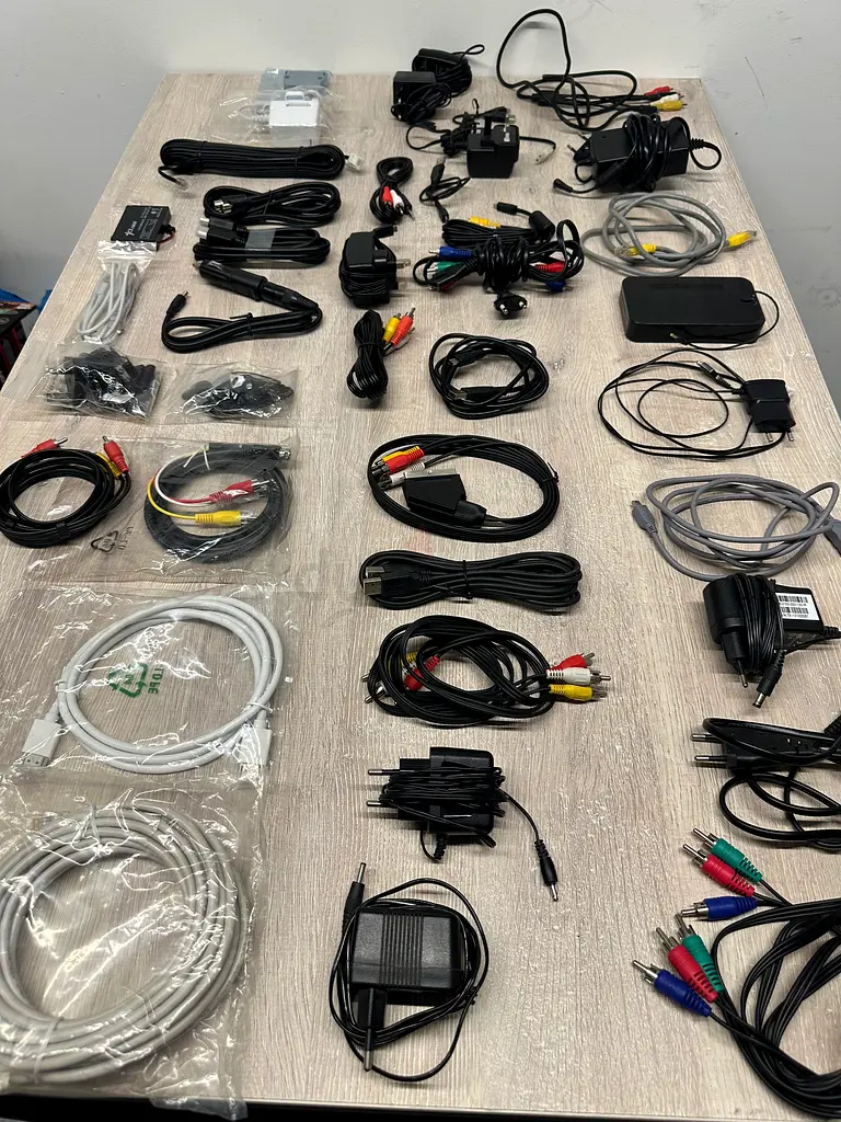 Assorted Electronic Cables  Accessories for Sale !63260217265153115