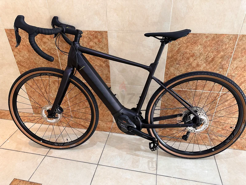 GIANT REVOLT E+ PRO XR ELECTRIC GRAVEL BIKE Medium size dubizzle