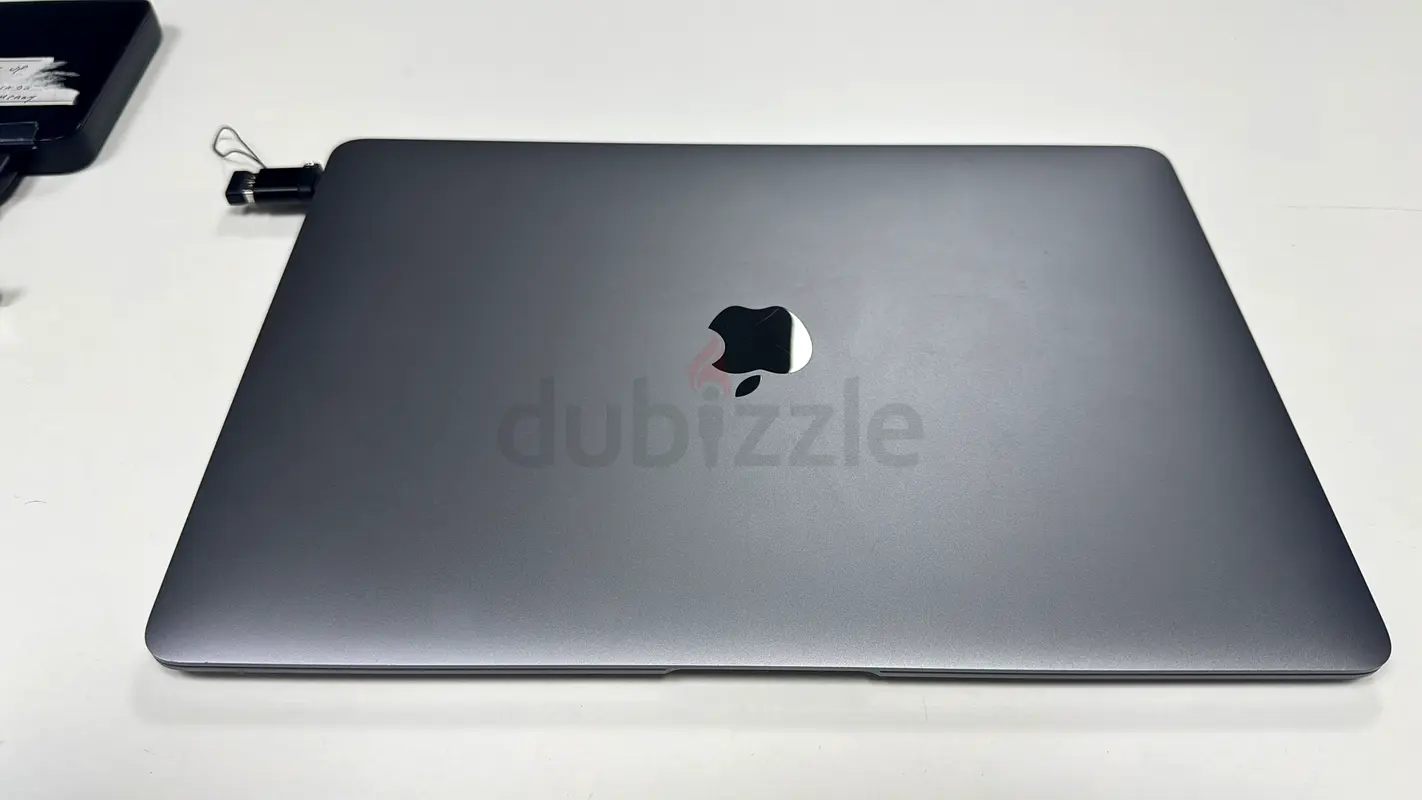 Sleek Apple MacBook Pro - Perfect for Professionals!63254994952834110