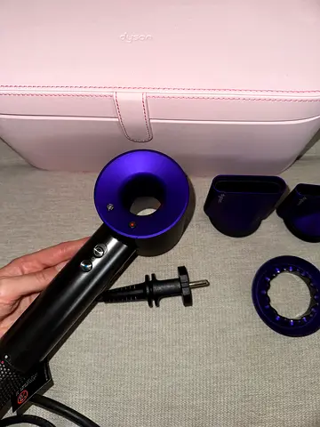 Dyson Supersonic HD03 with the original case