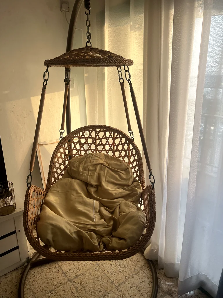 Cozy Swings: Perfect for Relaxation!63220320515843112