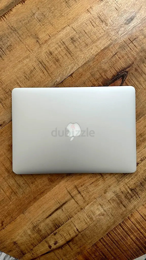 Sleek Apple MacBook  Air- Perfect for Work63254488789634111