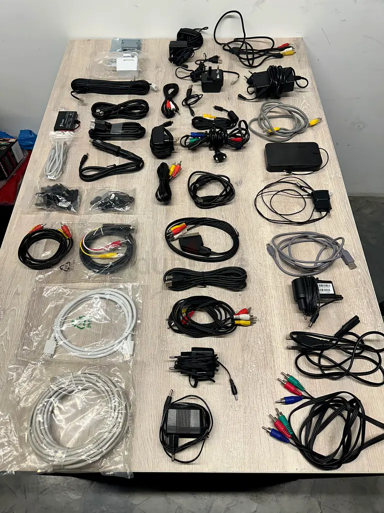 Assorted Electronic Cables  Accessories for Sale !63260217265153118