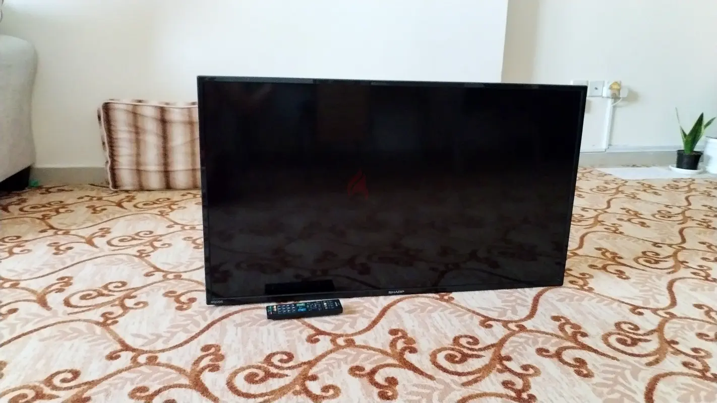 40 Sleek LED TV with Remote