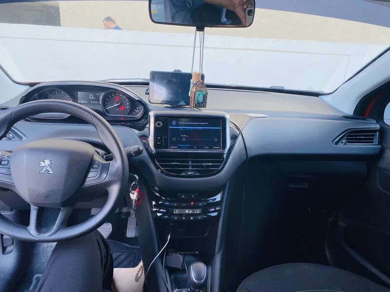بيجو 208 GCC مع سجل صيانة من شركة النابودة62931647028739114