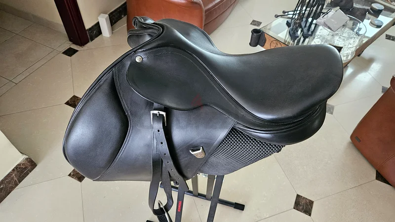 BATES all purpose horse saddle by Caprilli Australia63171311063939113