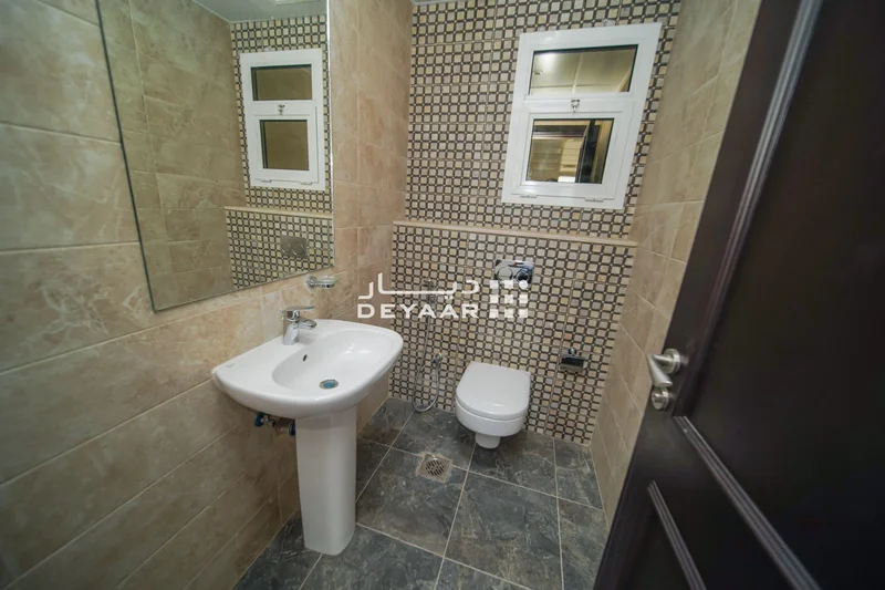 مكاتب فاخرة جديدة تمامًا للإيجار62866804490497112