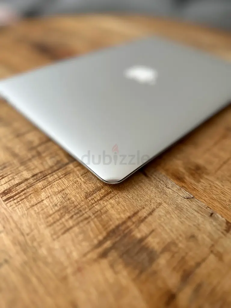 Sleek Apple MacBook  Air- Perfect for Work63254488789634118