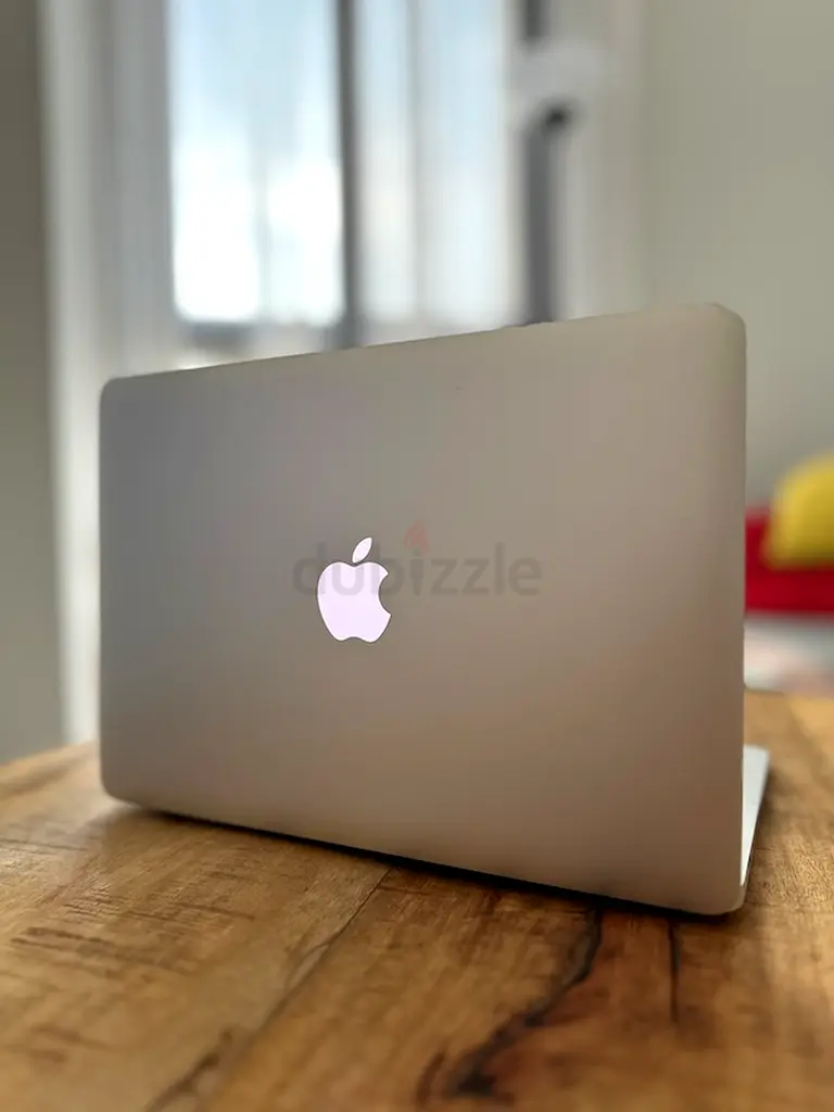 Sleek Apple MacBook  Air- Perfect for Work63254488789634110