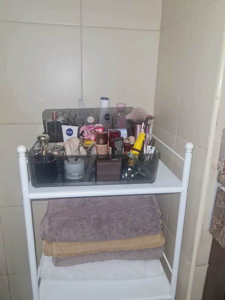 منظم مستحضرات تجميل أنيق - مثالي للحمام أو تزيين الوجه!63211419800705113