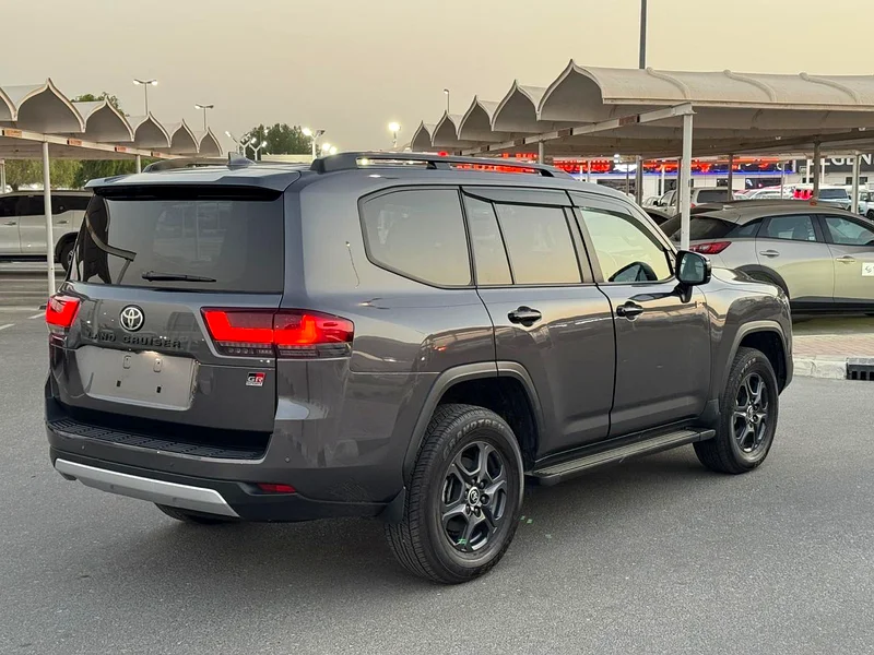 LAND CRUISER GR 2023 FRESH JAPAN IMPORT RIGHT HAND DRIVE FOR EXPORT JUST LIKE NEW FULL OPTION  BEST63158340359554114