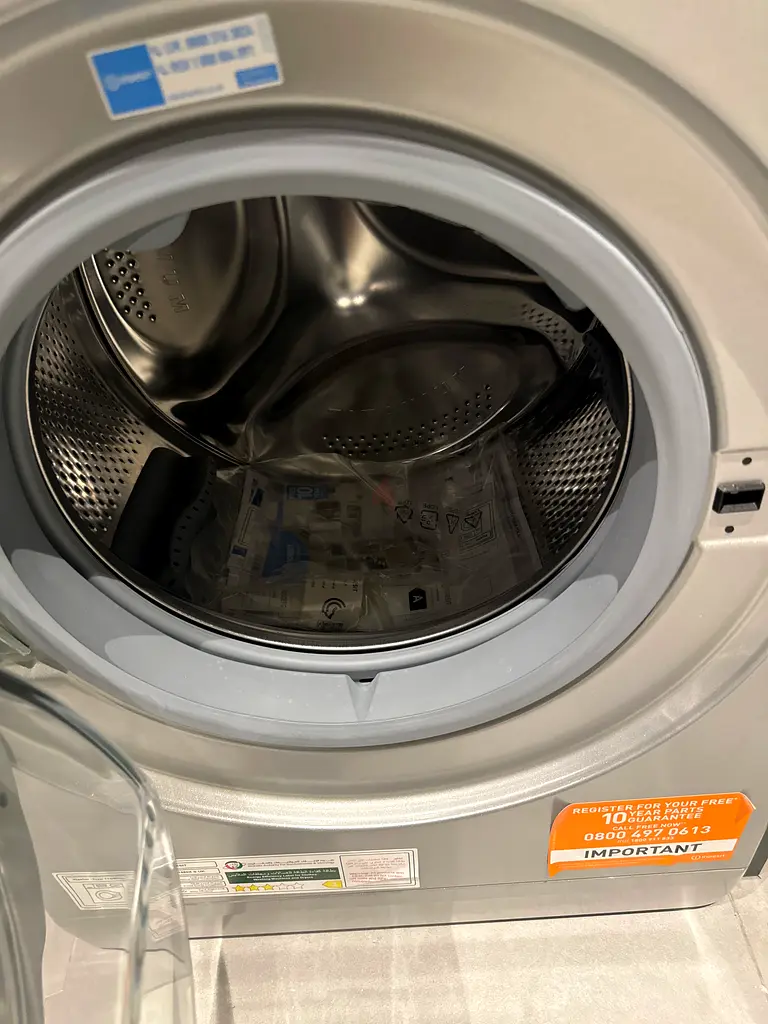 Stylish and Efficient Indesit Front Loader Washing Machine!63244213305091111