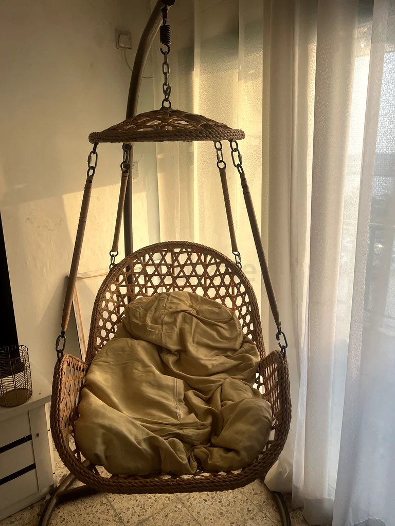 Cozy Swings: Perfect for Relaxation!63220320515843111