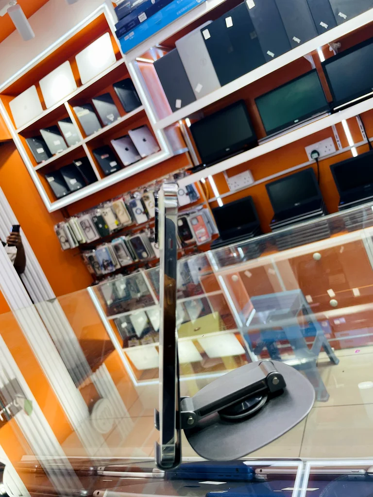 آيفون 13 برو ماكس 256 جيجابايت 2100 درهمًا إماراتيًا.63212901480194112