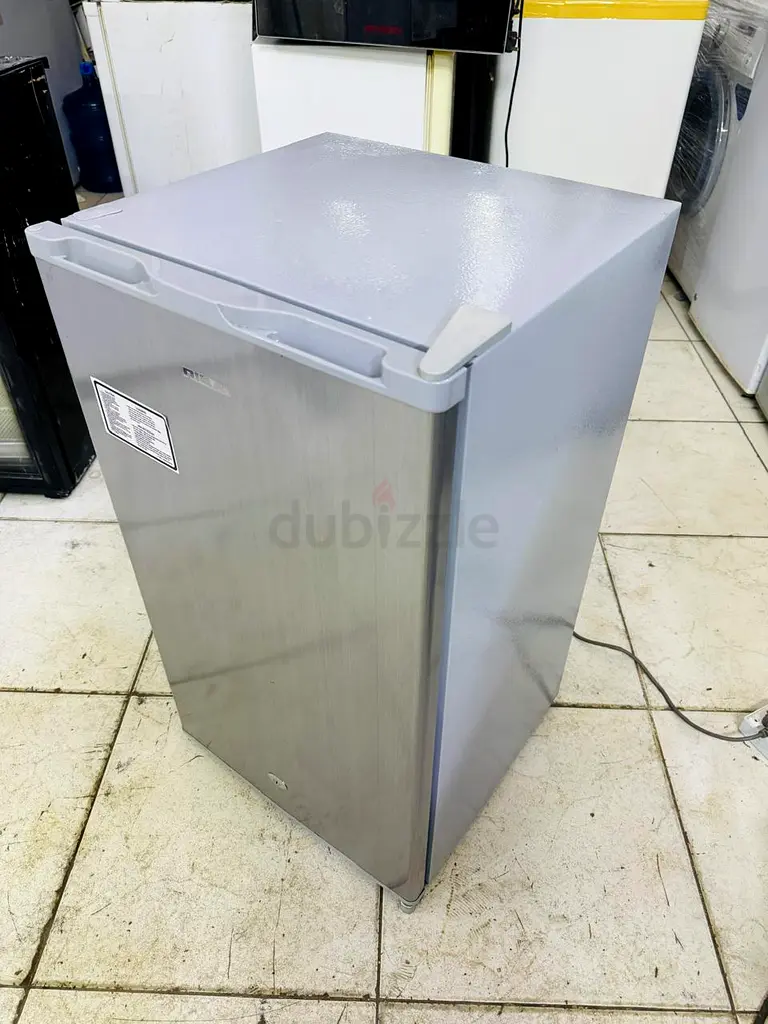 ثلاجة صغيرة