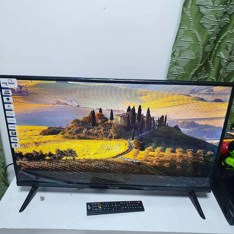 Stunning 32-inch LED TV with Remote Control!63165715167234111