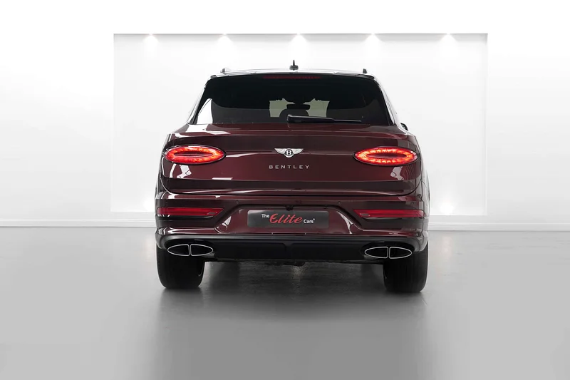 2021 بنتايجا V8 أول إصدار / قيادة منخفضة63134991386754112