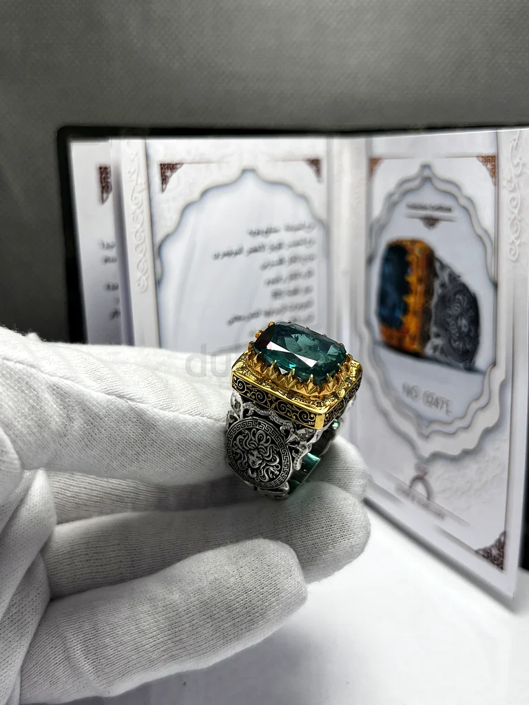 Luxurious ring with a green topaz stone63174324085121113