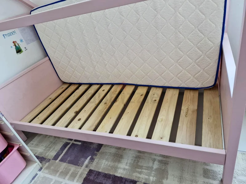 سرير منزل الأطفال مع ماتراز63219347977475112