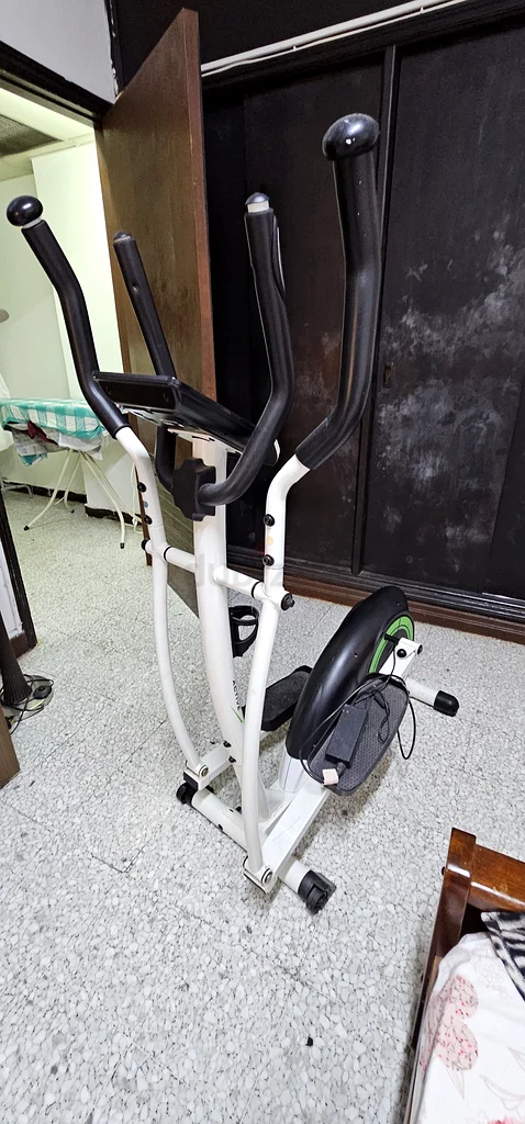 Exercise Elleptical machine63170415929602112