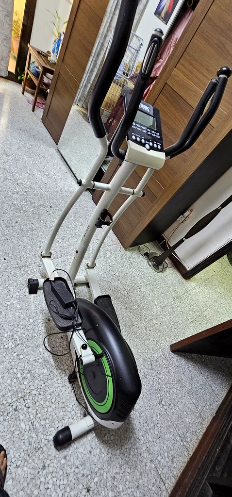 Exercise Elleptical machine63170415929602114