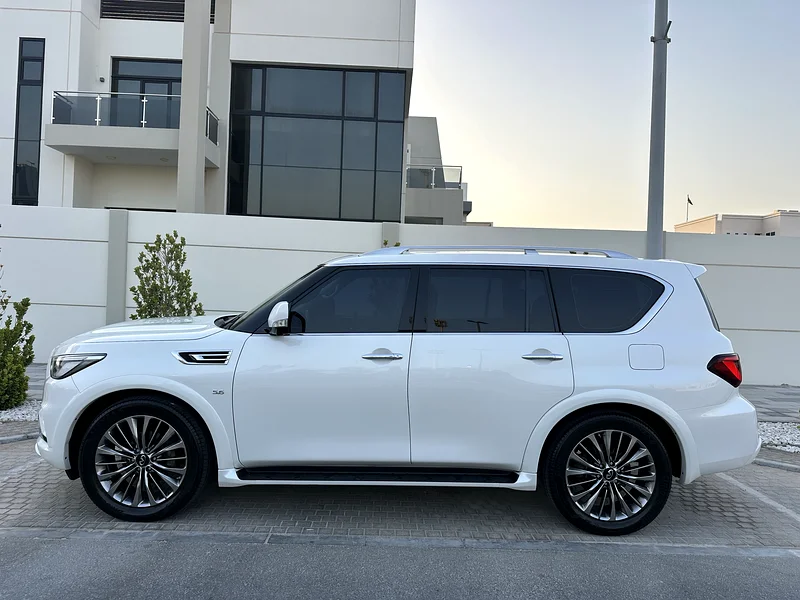 For sale: Infiniti QX80, Gulf specification, agency paint, and in agency condition63223815416322113
