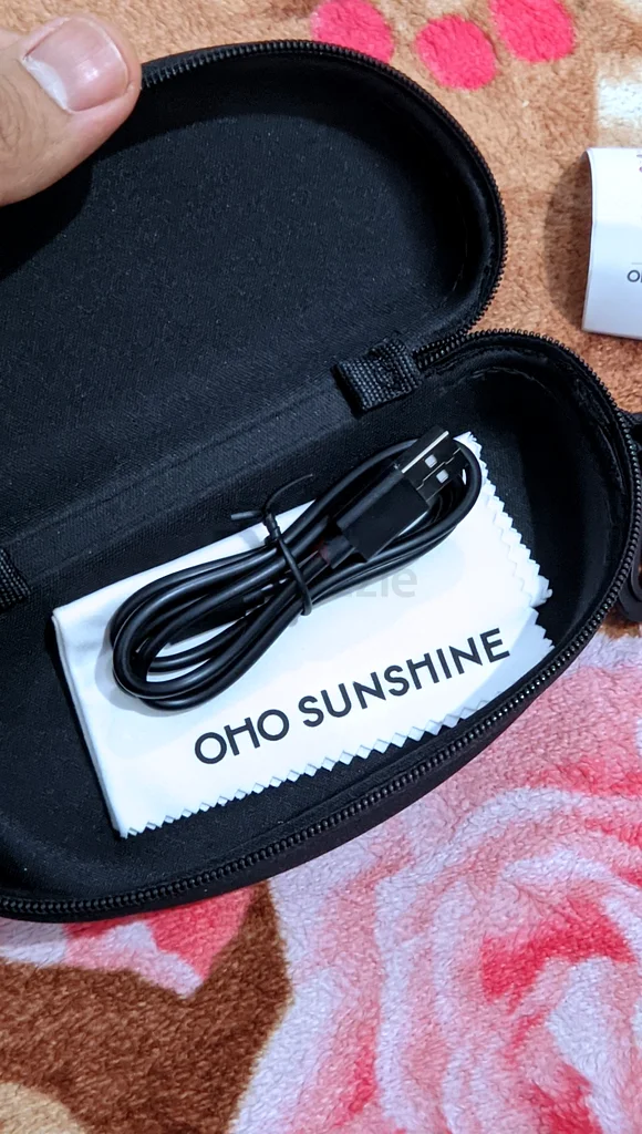 Stylish black sunglasses with case included63239076237827114