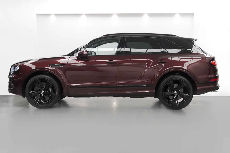 2021 بنتايجا V8 أول إصدار / قيادة منخفضة63134991386754111