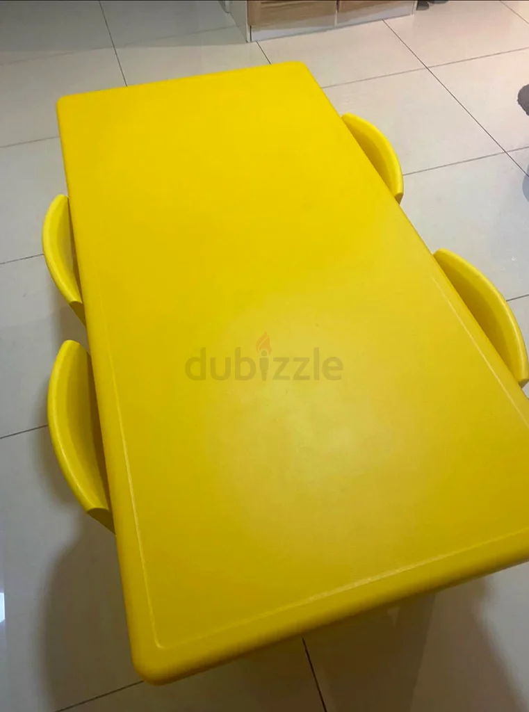 Kids tables and mats63206390961921111