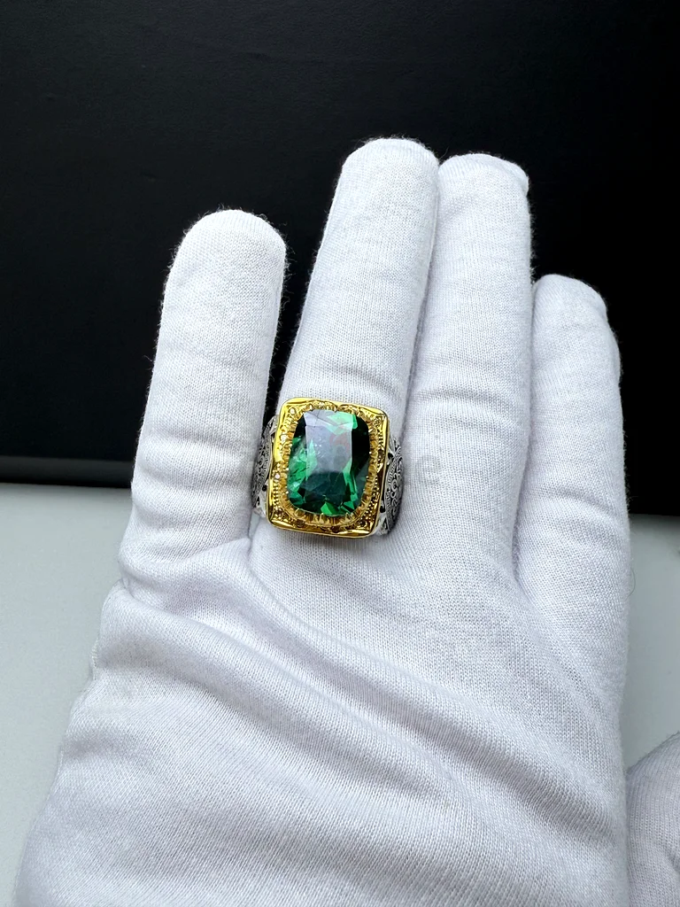 Luxurious ring with a green topaz stone63174324085121111