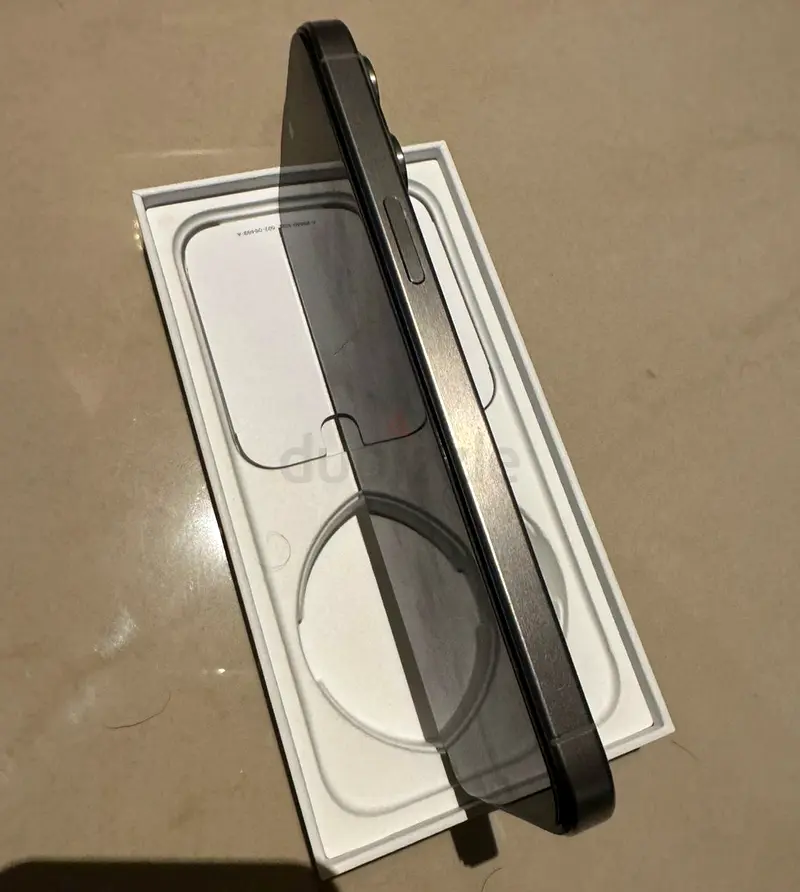 iphone 1563213431352706115