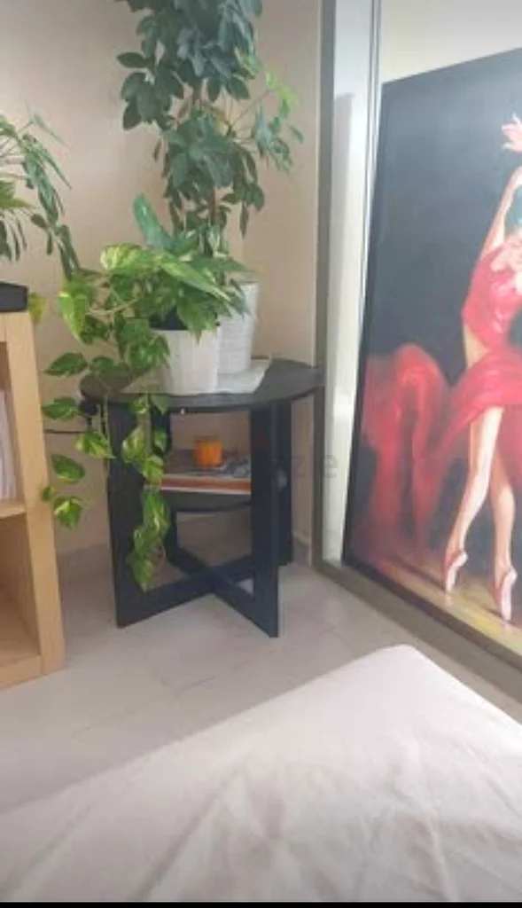 Stylish Black rounded Side Table - Perfect Addition to Your Space!63216347572994112