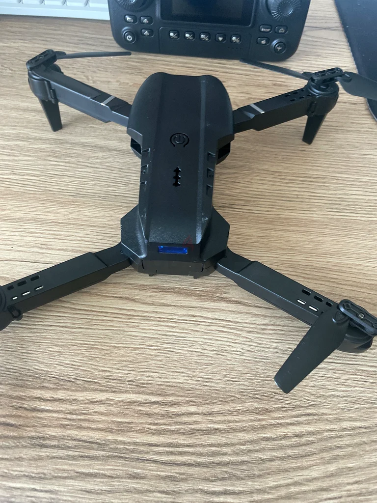 E88 drone (screen edition) built in remote screen and camera, comes with accessories63234611586817111
