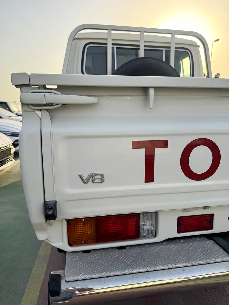 كابينة مزدوجة V8 تويوتا لاند كروزر بيك أب، ديزل، يدوي63157883975041113