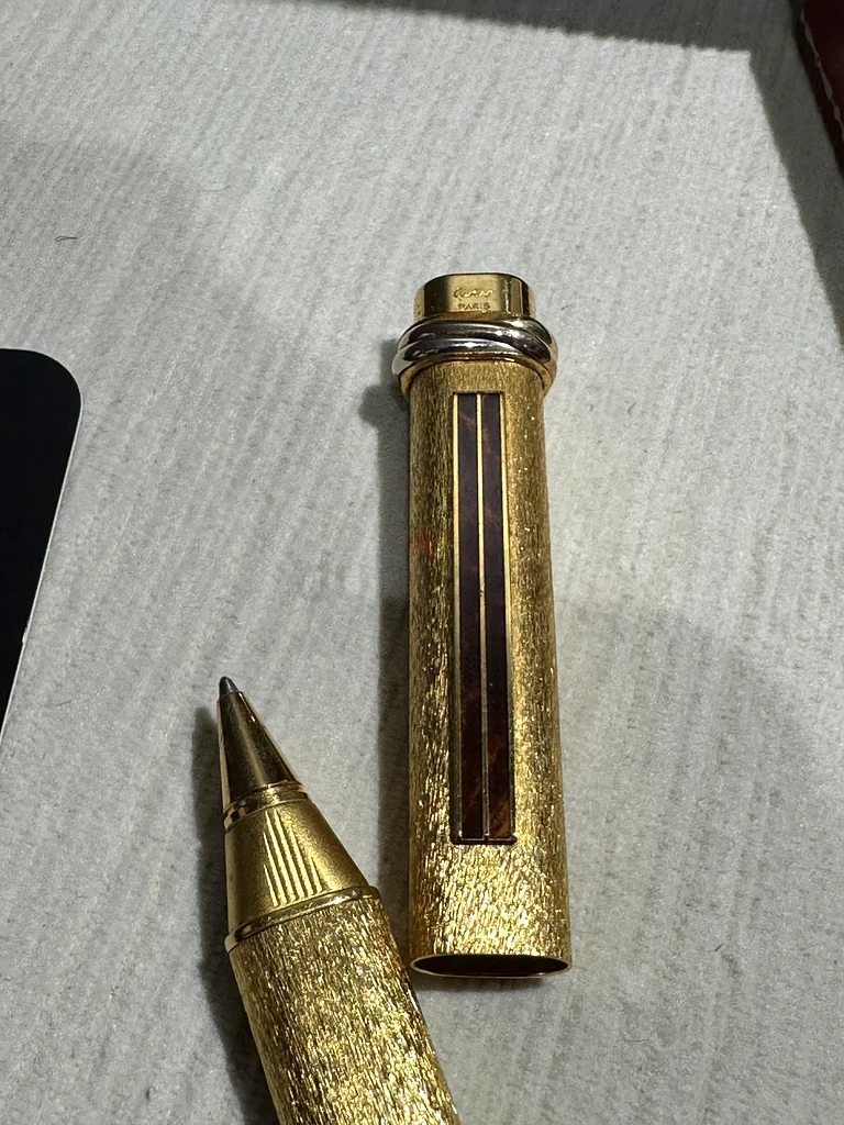 الأناقة المذهبة: قلم ذهبي كلاسيكي لهواة الجمع63224341056642112