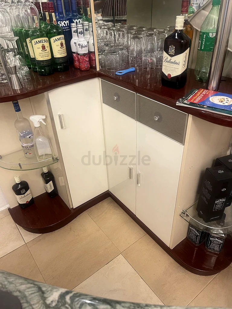 منضدة بار صغيرة للبيع63188642342273112