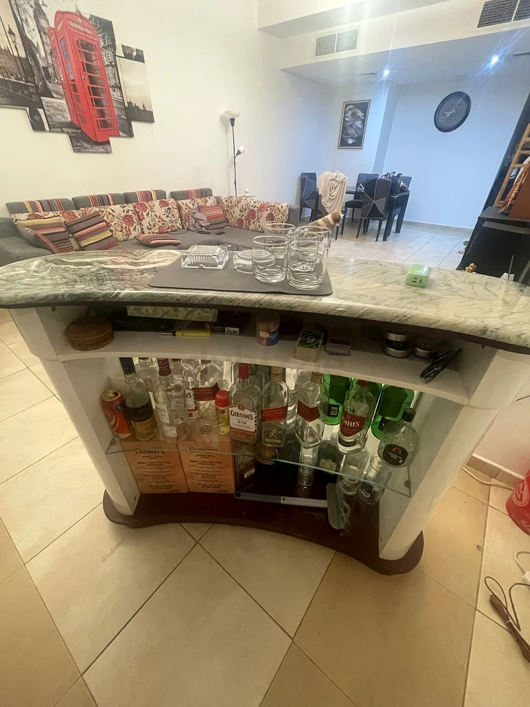 منضدة بار صغيرة للبيع63188642342273113