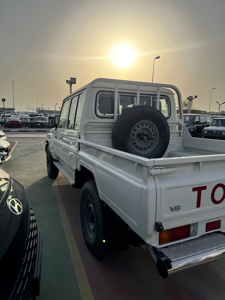 كابينة مزدوجة V8 تويوتا لاند كروزر بيك أب، ديزل، يدوي63157883975041114