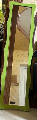 Stylish Green Decorative Mirror - Perfect for Any Space!